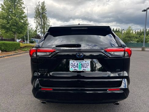 Used 2022 Toyota RAV4 SE w/ Weather & Moonroof Package AWD/4WD image 7