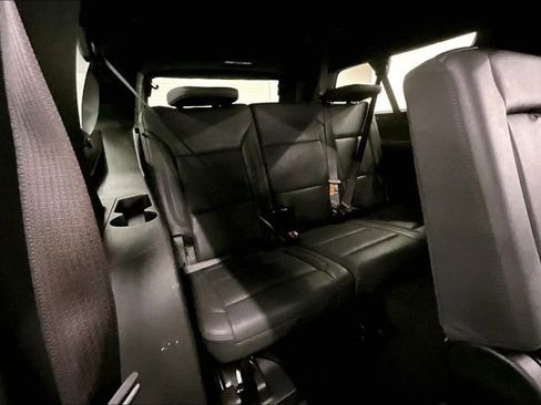 Used 2025 Chevrolet Suburban Z71 AWD/4WD image 32