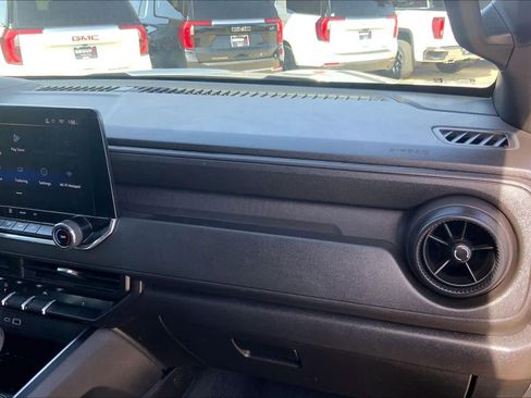 Used 2024 Chevrolet Colorado Trail Boss w/ Technology Package image 17