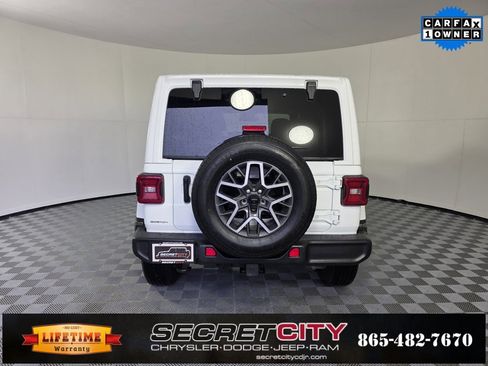 Used 2024 Jeep Wrangler Sahara image 6