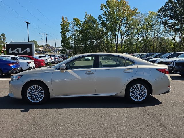 Used 2015 Lexus ES 350 w/ Luxury Package FWD image 2