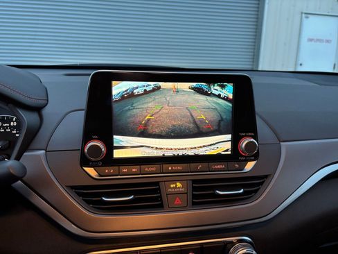 Used 2025 Nissan Altima 2.5 SR image 17