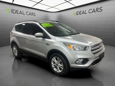 Used 2018 Ford Escape SE w/ Ford Safe & Smart Package AWD/4WD image 3