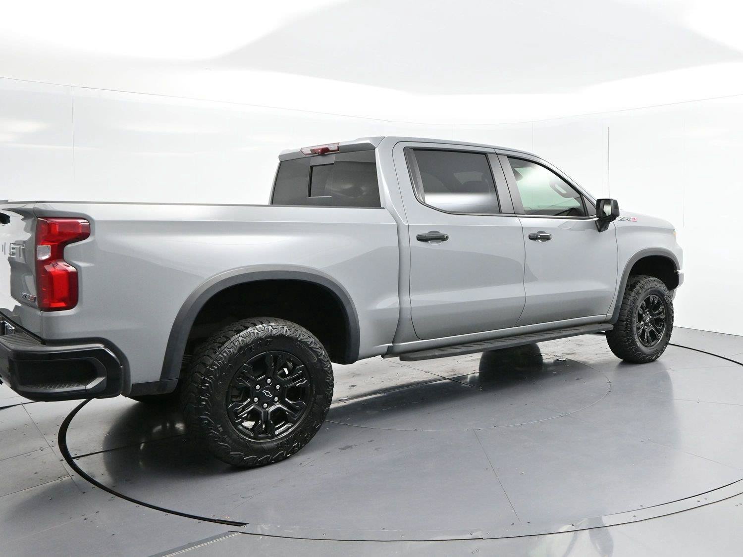 Used 2024 Chevrolet Silverado 1500 ZR2 w/ Technology Package AWD/4WD image 7