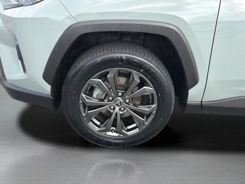 Used 2022 Toyota RAV4 XLE Premium AWD/4WD image 29