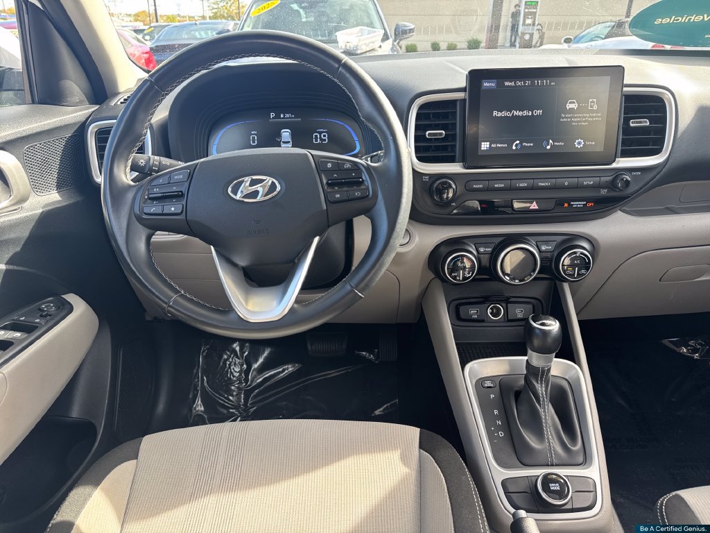 Certified 2025 Hyundai Venue SEL FWD image 51