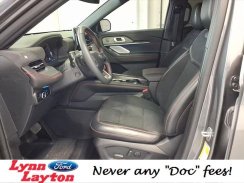 Used 2025 Ford Explorer ST image 10