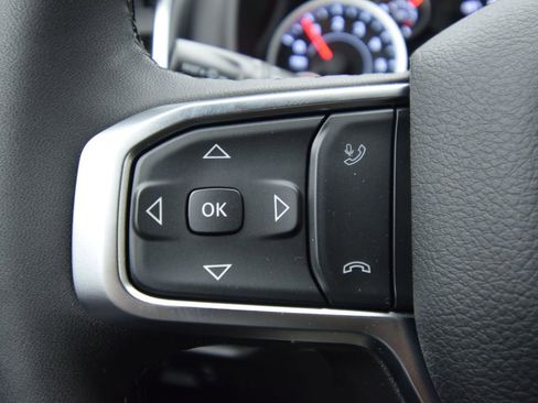 New 2026 RAM 1500 4x4 Crew Cab image 32