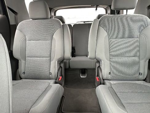 Used 2021 Chevrolet Traverse LT image 24