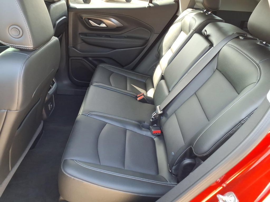 Used 2024 GMC Terrain SLT w/ Elevation Edition FWD image 13