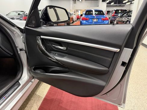 Used 2017 BMW 340i xDrive Sedan AWD/4WD image 36