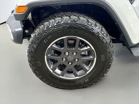 Used 2022 Jeep Gladiator Overland w/ LED Lighting Group AWD/4WD image 8