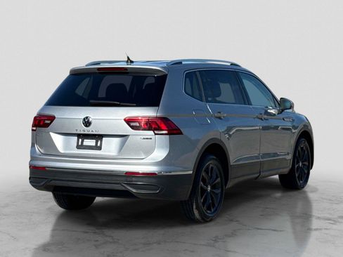 Used 2024 Volkswagen Tiguan SE AWD/4WD image 5