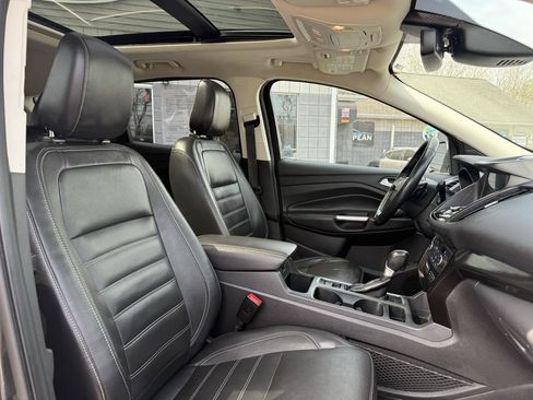 Used 2018 Ford Escape SE w/ SE Sync 3 Package FWD image 11