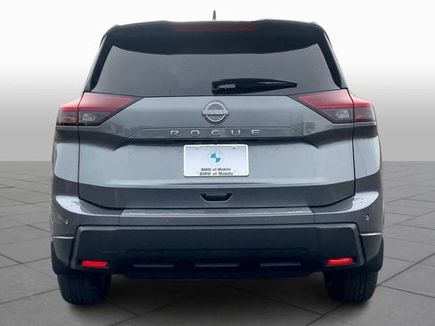 Used 2025 Nissan Rogue SV w/ SV Premium Package image 5
