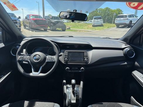 Used 2018 Nissan Kicks SV FWD image 35