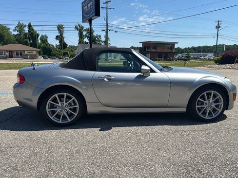 Used 2010 MAZDA MX-5 Miata Grand Touring w/ Premium Pkg RWD image 6