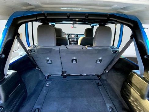 Used 2023 Jeep Wrangler Sport S image 33