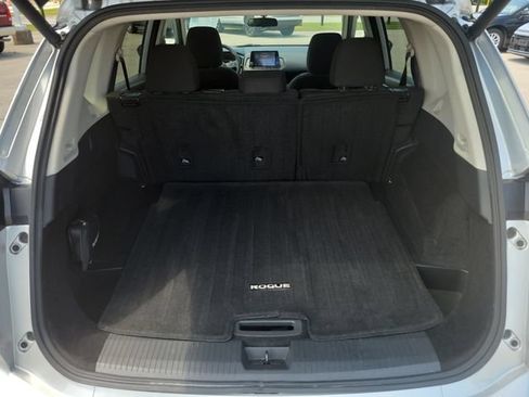 Used 2024 Nissan Rogue SV AWD/4WD image 9