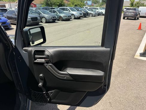 Used 2017 Jeep Wrangler Unlimited Sport AWD/4WD image 14