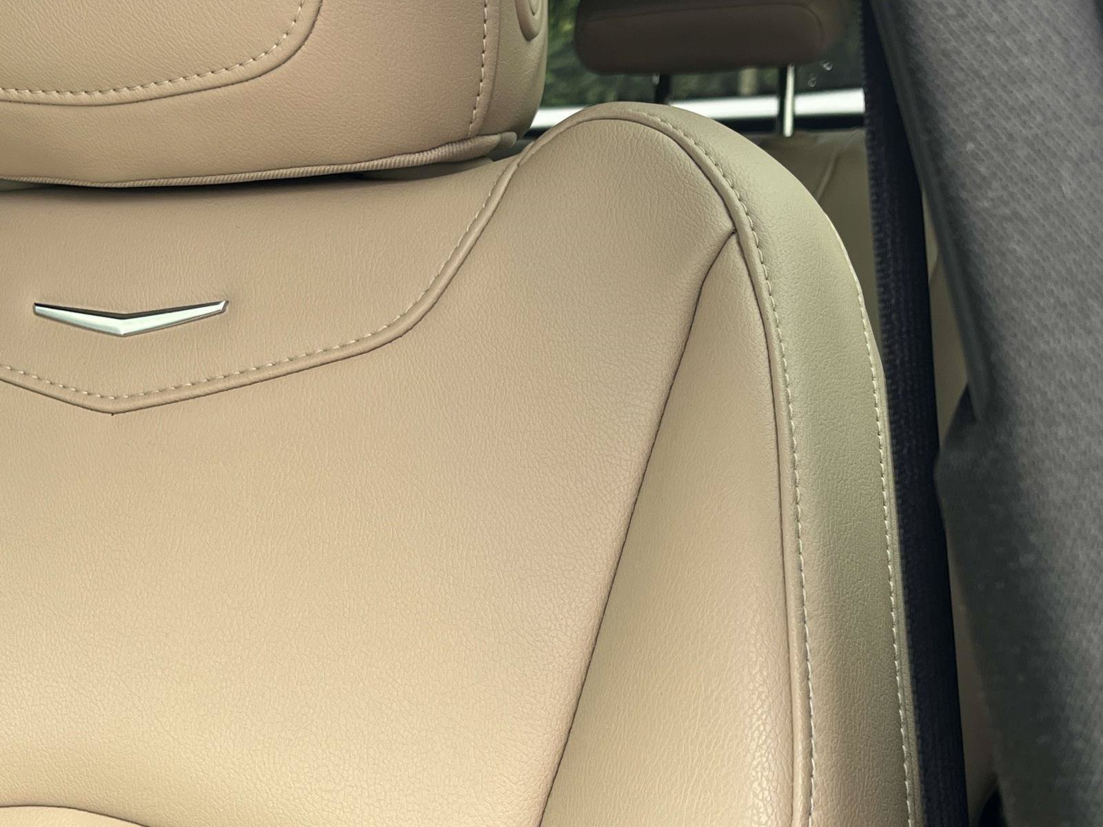 Used 2024 Cadillac XT4 Luxury w/ Trailering Package FWD image 18
