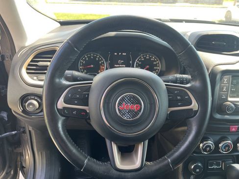 Used 2016 Jeep Renegade Latitude AWD/4WD image 10