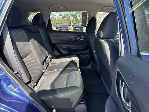 Used 2018 Nissan Rogue SV image 18