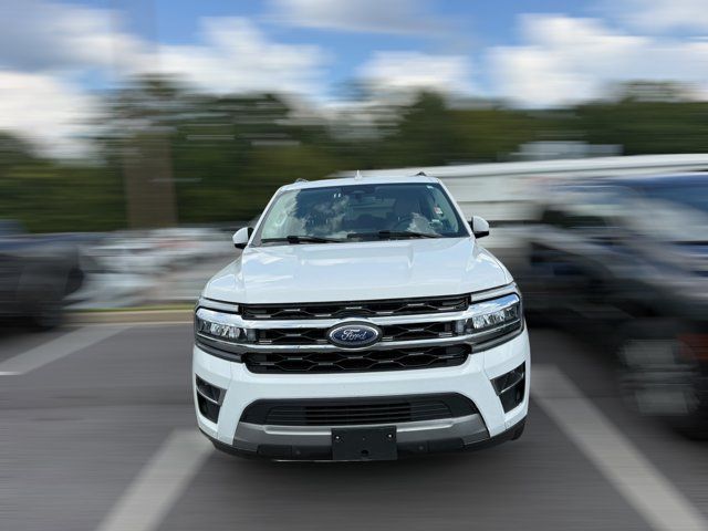 Used 2024 Ford Expedition Limited AWD/4WD image 3