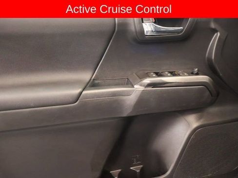 Used 2022 Toyota Tacoma TRD Off-Road image 13