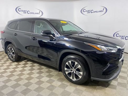 Used 2020 Toyota Highlander XLE AWD/4WD image 1