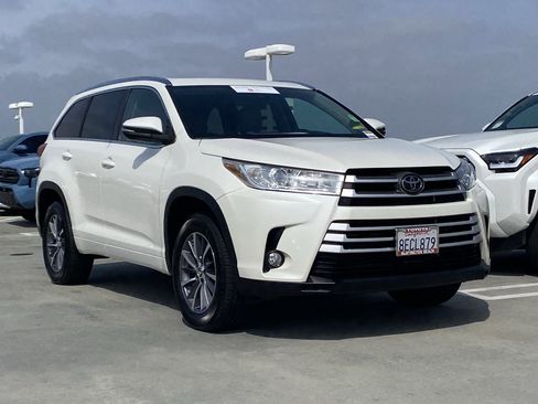 Certified 2018 Toyota Highlander XLE image 2