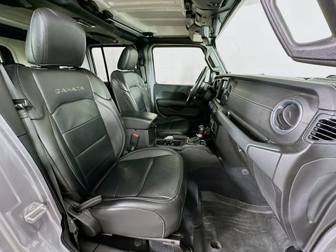 Used 2018 Jeep Wrangler Unlimited Sahara image 29