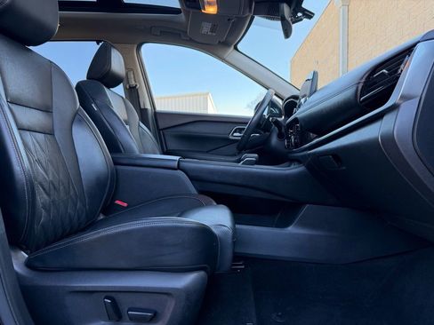 Used 2023 Nissan Rogue Platinum w/ Platinum Premium Package image 16