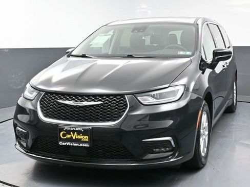 Used 2024 Chrysler Pacifica Touring-L image 5