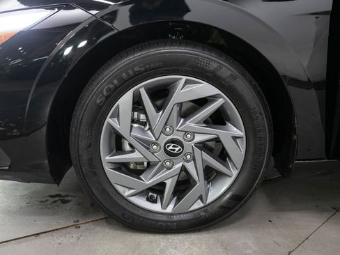 Used 2026 Hyundai Elantra Hybrid FWD image 27