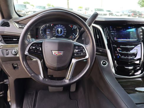 Used 2020 Cadillac Escalade ESV Platinum AWD/4WD image 20
