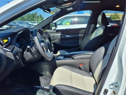 Used 2025 INFINITI QX55 Luxe w/ Cargo Package image 10