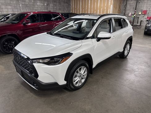 Used 2023 Toyota Corolla Cross LE w/ Moonroof Package AWD/4WD image 1