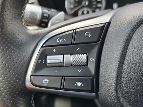 Used 2025 Genesis G70 2.5T image 25