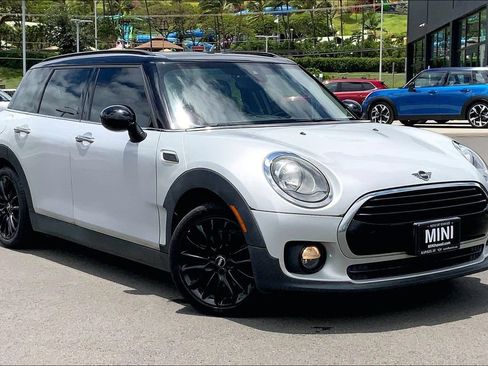 Used 2019 MINI Cooper Clubman FWD image 1
