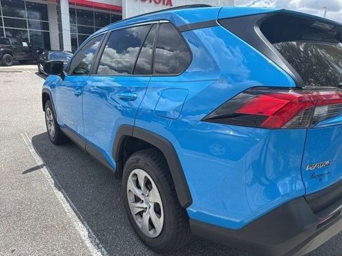 Used 2020 Toyota RAV4 LE FWD image 3