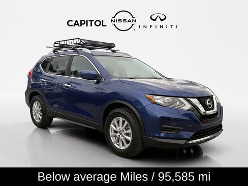 Used 2017 Nissan Rogue SV image 3