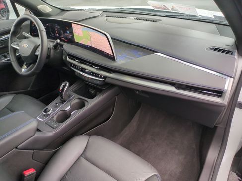 Certified 2025 Cadillac XT4 Sport image 30