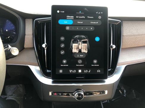 New 2026 Volvo XC90 B6 Plus w/ Protection Package Premier image 25