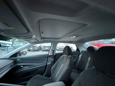 Used 2025 Hyundai Elantra SEL image 29