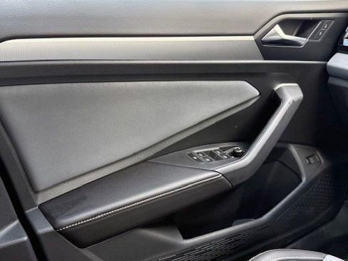 New 2025 Volkswagen Jetta SE image 28