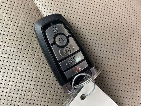 Used 2020 Ford Escape Titanium image 24