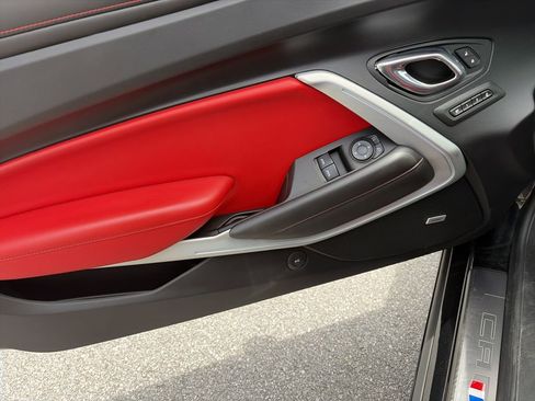 Used 2017 Chevrolet Camaro LT RWD image 18
