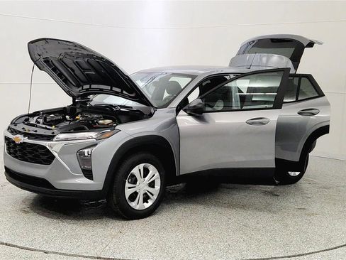 New 2026 Chevrolet Trax LS w/ Driver Confidence Package image 12