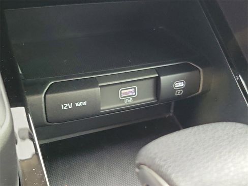 Used 2025 Kia Telluride LX image 31